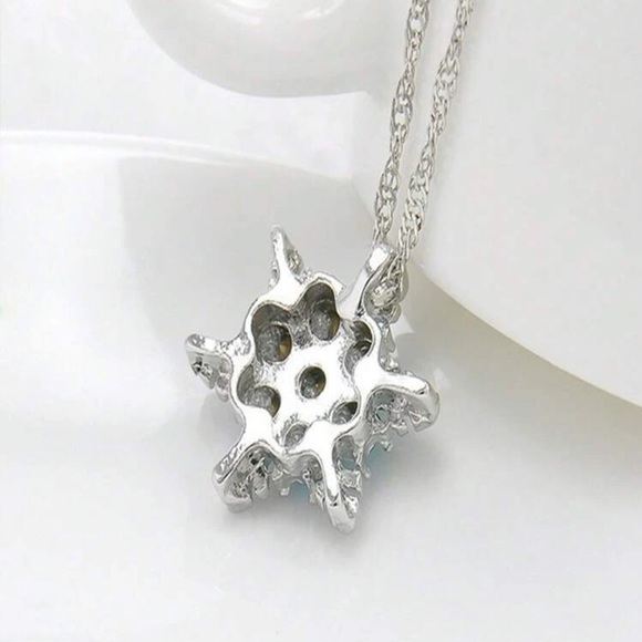 SNOWFLAKE CUBIC ZIRCONIUM PENDANT NECKLACE - Picture 3 of 4